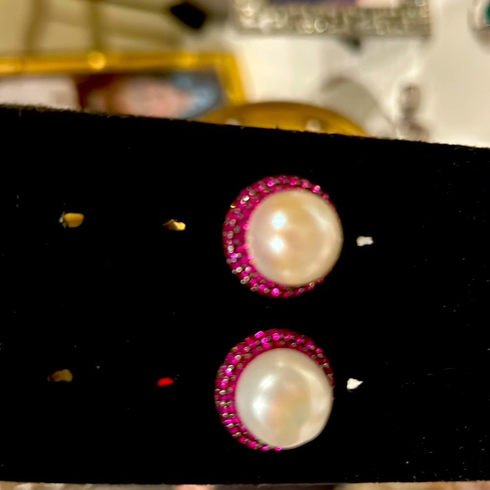 Pearl
Studs gold plated pink diamonds